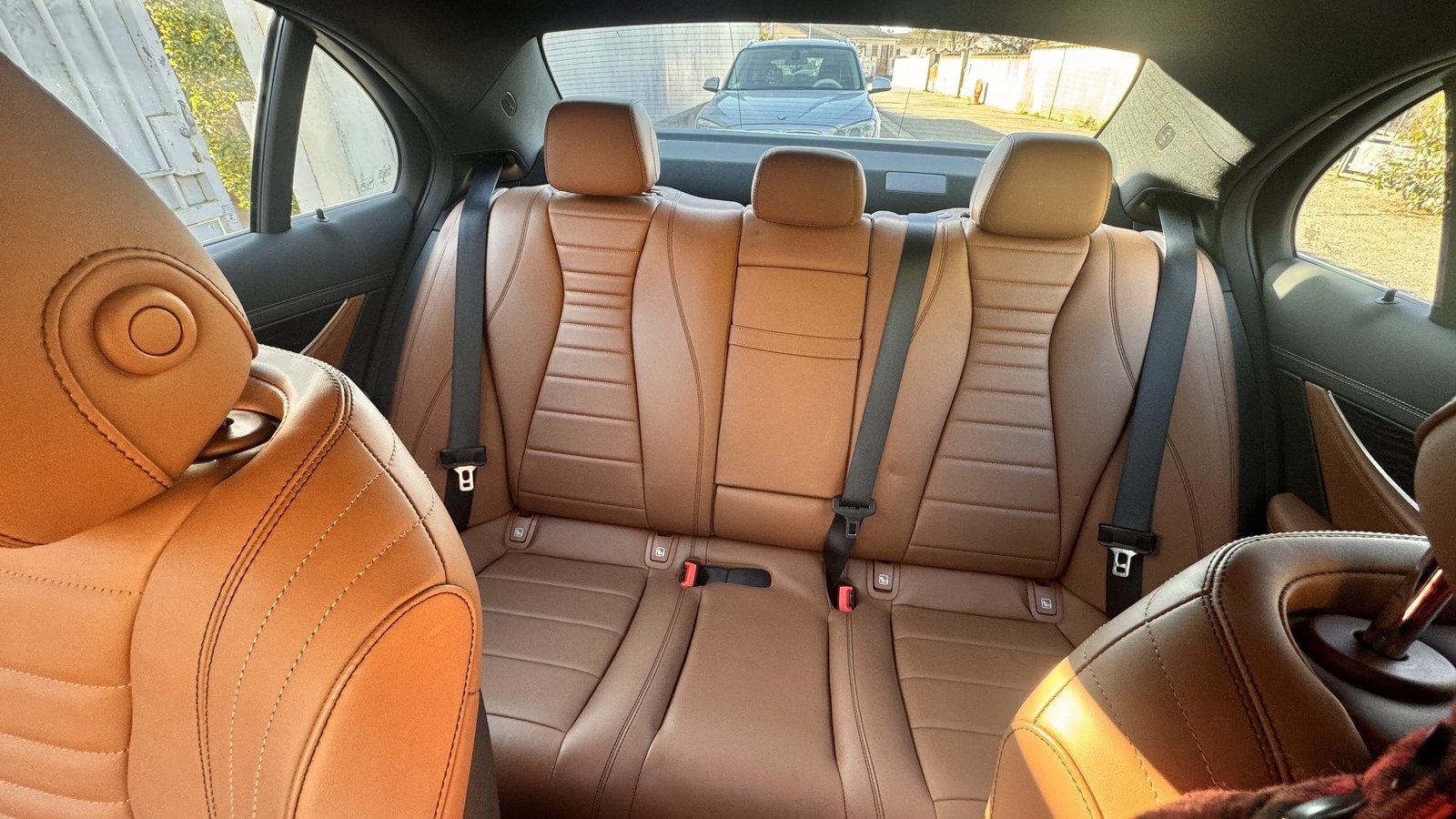 Sièges arrière en cuir cognac de la Mercedes Classe E